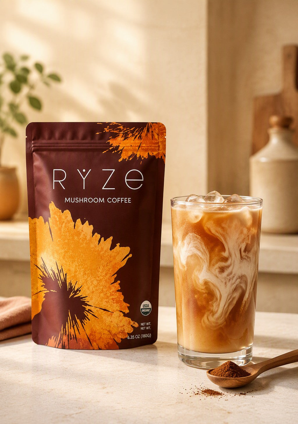 Café de hongos Natural Hubb preparado con leche fría