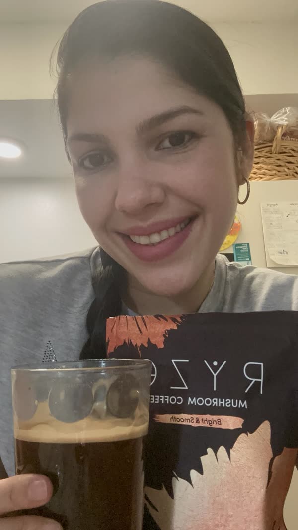 Cliente de Natural Hubb disfrutando su RYZE